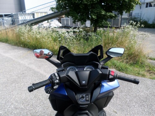 Honda<br>Forza 350 mit Topcase – Bild 9