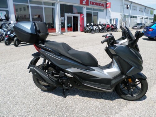 Honda<br>Forza 350 mit Topcase – Bild 2