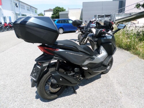 Honda<br>Forza 350 mit Topcase – Bild 3