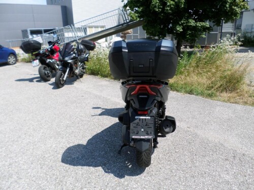 Honda<br>Forza 350 mit Topcase – Bild 4