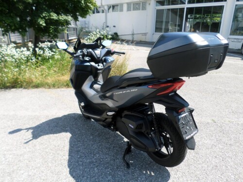 Honda<br>Forza 350 mit Topcase – Bild 5