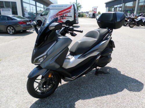 Honda<br>Forza 350 mit Topcase – Bild 7