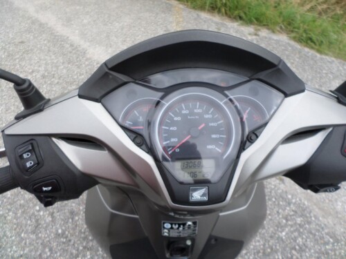 Honda<br>SH 300 mit Topcase – Bild 10