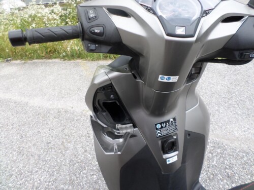 Honda<br>SH 300 mit Topcase – Bild 12