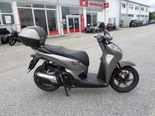 Honda<br>SH 300 mit Topcase – Bild 2