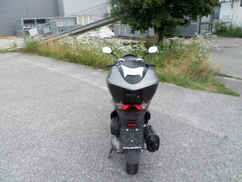Honda<br>SH 300 mit Topcase – Bild 4