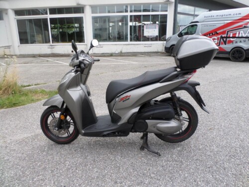 Honda<br>SH 300 mit Topcase – Bild 6