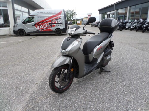 Honda<br>SH 300 mit Topcase – Bild 7