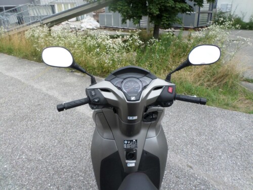 Honda<br>SH 300 mit Topcase – Bild 9