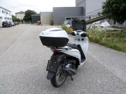 Honda<br>SH 350 mit Topcase – Bild 3