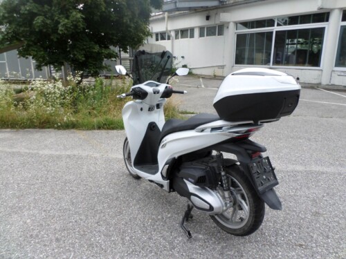Honda<br>SH 350 mit Topcase – Bild 5