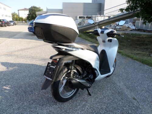 Honda<br>SH 125 mit Topcase – Bild 3