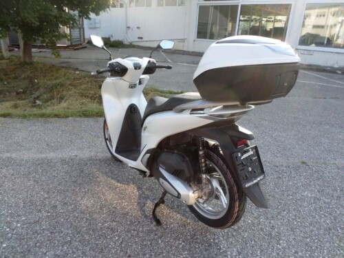 Honda<br>SH 125 mit Topcase – Bild 5