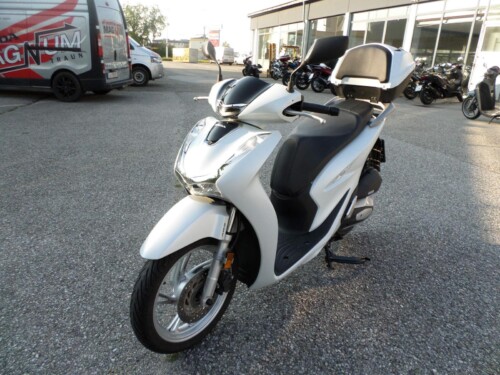Honda<br>SH 125 mit Topcase – Bild 7