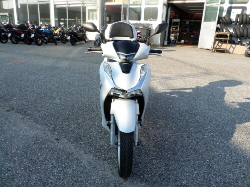 Honda<br>SH 125 mit Topcase – Bild 8