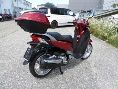 Honda<br>SH 300 mit Topcase – Bild 3