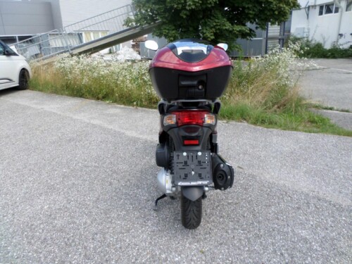 Honda<br>SH 300 mit Topcase – Bild 4