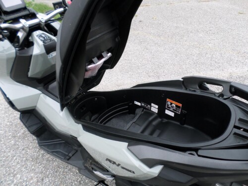 Honda<br>ADV 350 mit Topcase – Bild 11