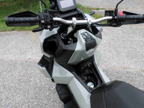 Honda<br>ADV 350 mit Topcase – Bild 12