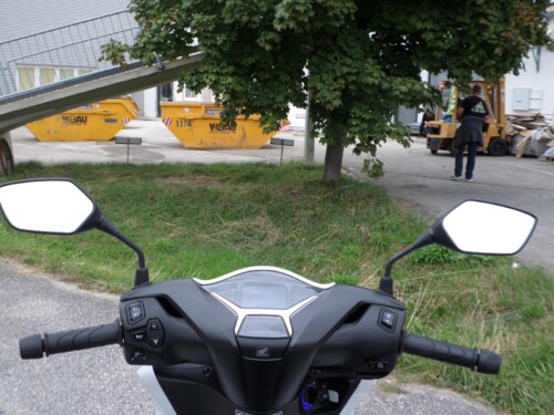Honda<br>SH 125 mit Topcase – Bild 10