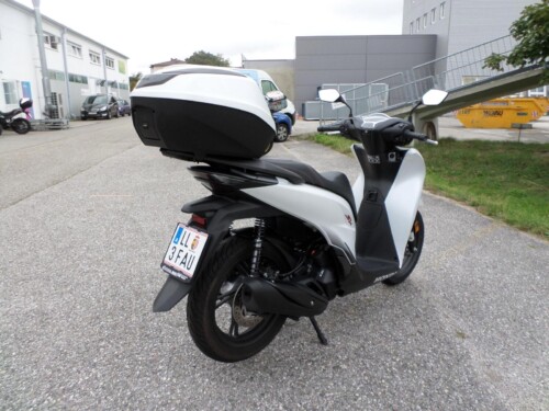 Honda<br>SH 125 mit Topcase – Bild 3