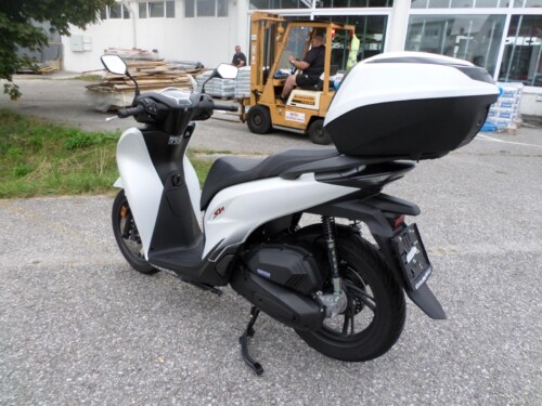Honda<br>SH 125 mit Topcase – Bild 5