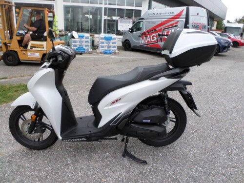 Honda<br>SH 125 mit Topcase – Bild 6